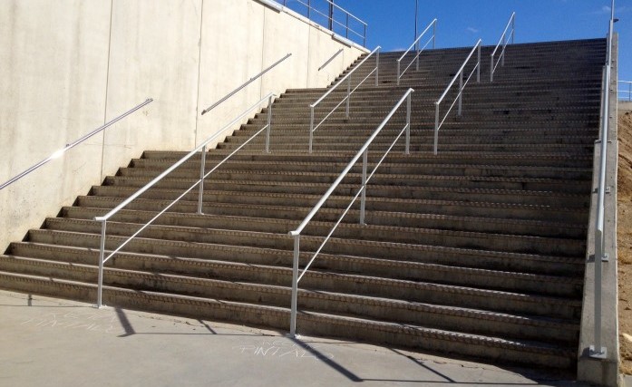 Pasarelas, escaleras y barandados.